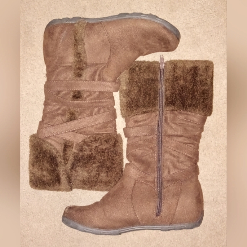 CA Collection by Carrini brown mid calf faux fur size 7 boots